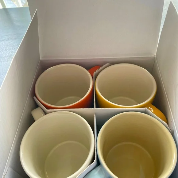 New Le Creuset Elements Mugs (4) set in beautiful assorted colors! 12 oz each - Picture 7 of 7